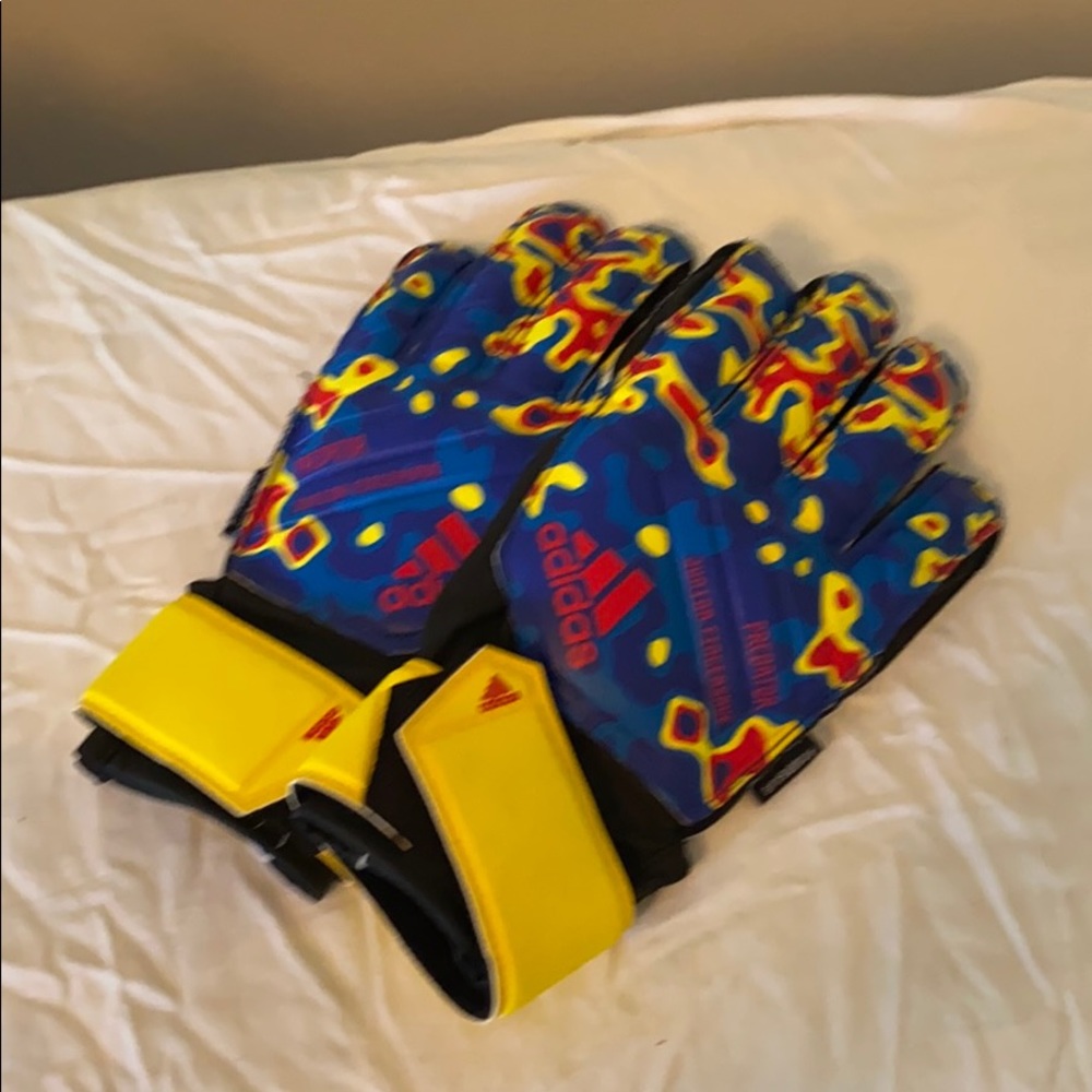 Goalie gloves